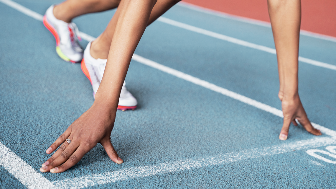 atleta en la sortida de la pista